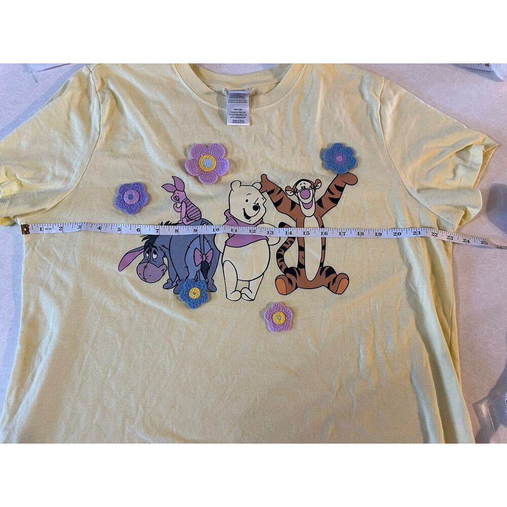 Disney Winnie The Pooh Light Yellow T-shirt Crocheted Flowers 2XL 2XG Piglet - Picture 7 of 8